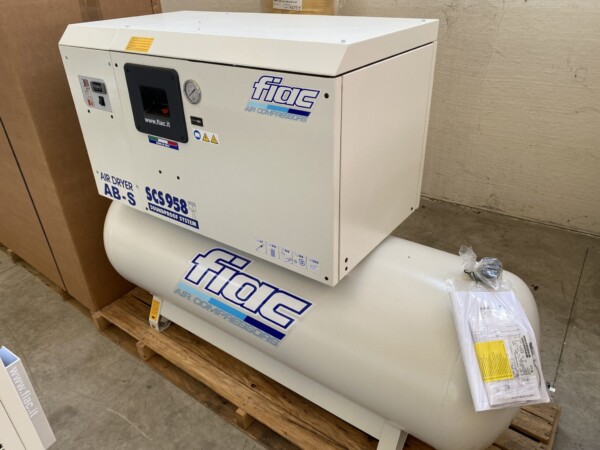 Compressore a pistoni con essiccatore