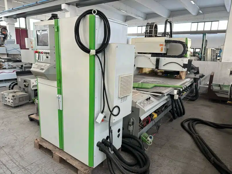 Centro di lavoro Biesse Rover 27 - 4 assi c.e. usato