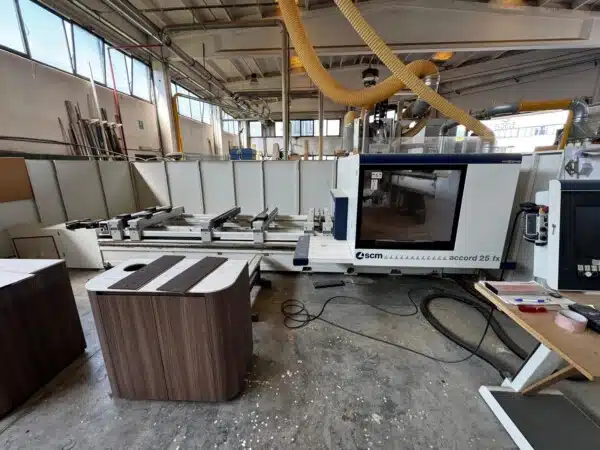 Centro di lavoro 5 assi Scm Accord 25 fx c.e. usato
